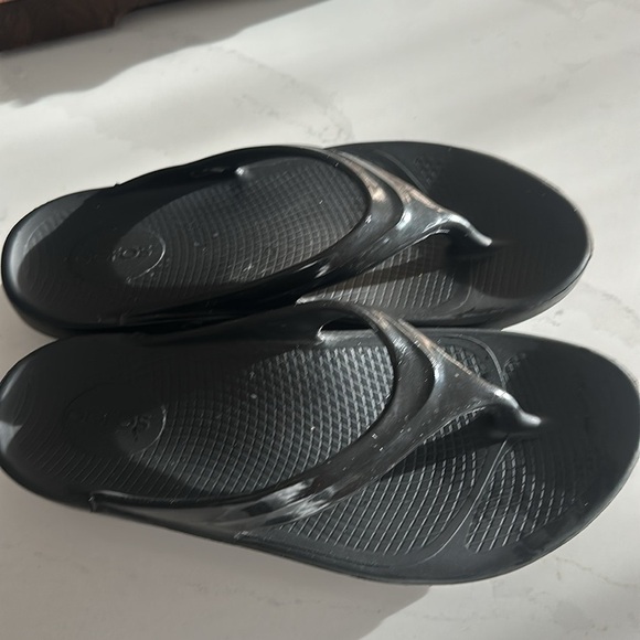 OFOS sandals - Picture 1 of 8